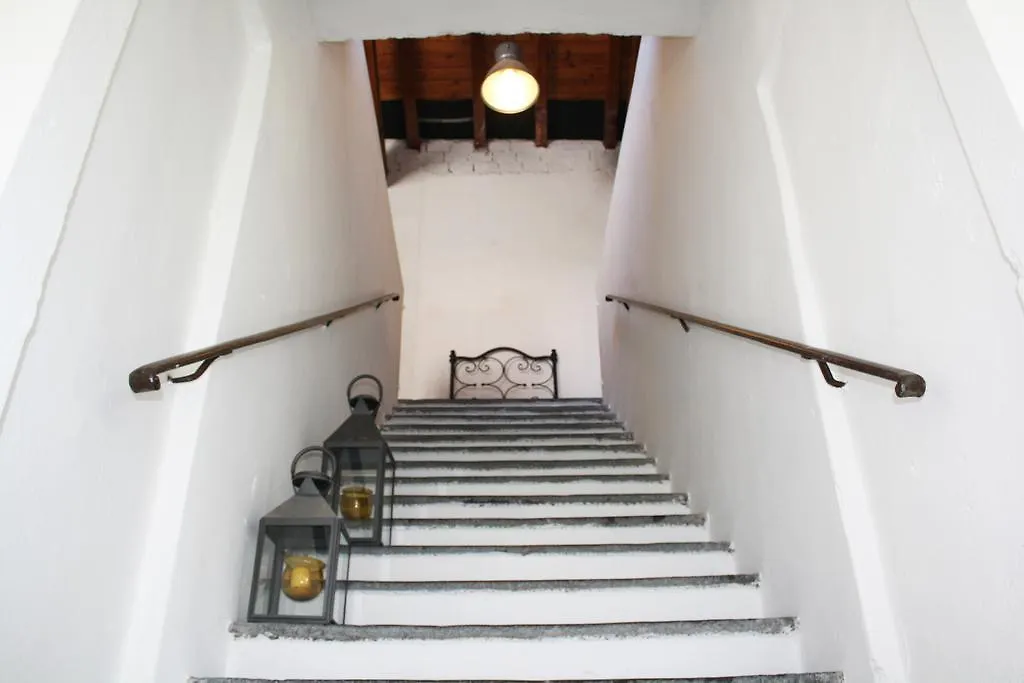 Bed & Breakfast Antico Glicine B&B Maslianico Italy