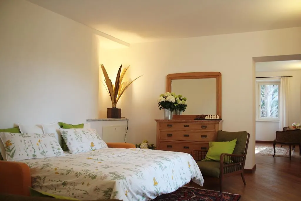 Bed & Breakfast Antico Glicine B&B Maslianico Italy