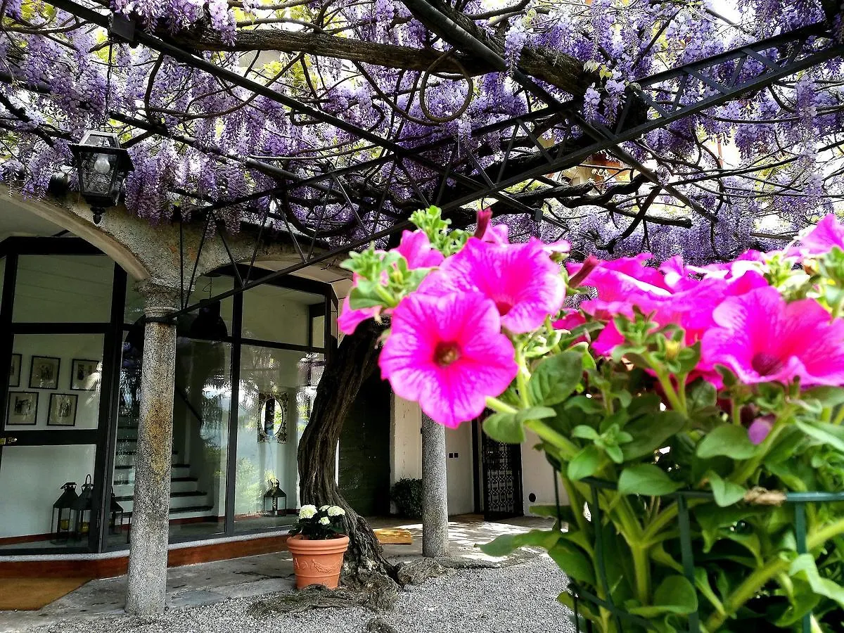 Bed & Breakfast Antico Glicine B&B Maslianico